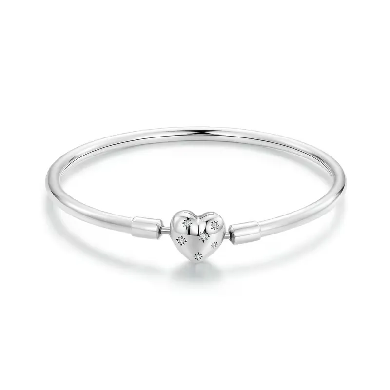 Elegance Bangle Bracelet with Starry Clasp - 17 cm